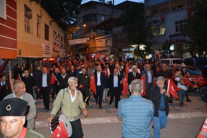 Saimbeyli’de "Bayrak Yürüyüşü"