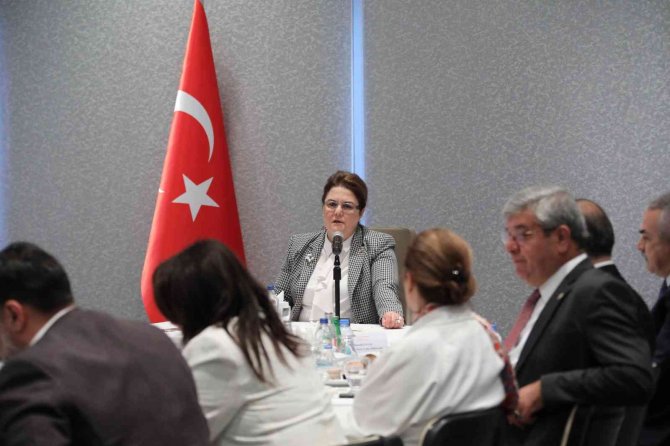 Bakan Yanık, Roman Vatandaşların Yoğunluklu Yaşadığı Bölgelerin Milletvekilleriyle Buluştu