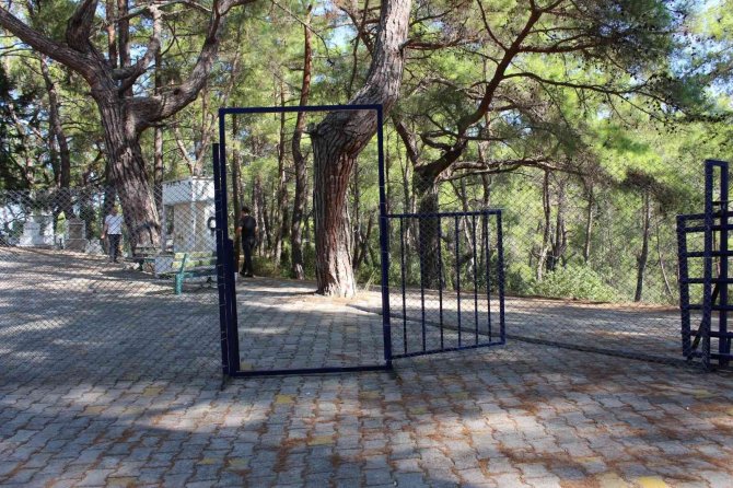 Büyükşehirden Mezarlıklara Bakım Ve Onarım