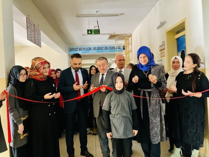 Bu Sınıfta Kız Öğrenciler Hayata Hazırlanıyor