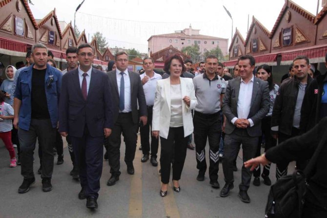 Yeşilçam’ın Usta İsmi Hülya Koçyiğit Batman’da Sevenleri İle Buluştu