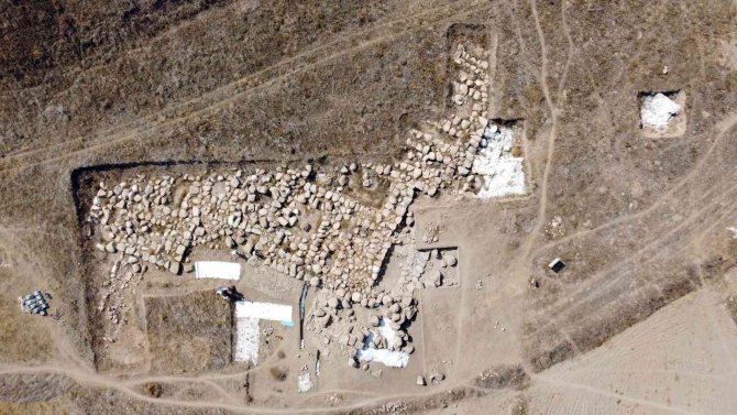 Hititlere Ait Saray Ve Tapınak Kalıntıları Gün Yüzüne Çıkarılıyor