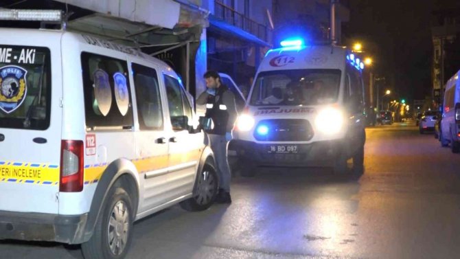 Husumetlisini Balkonda Görünce Kurşun Yağdırdı, 2 Kişi Yaralandı