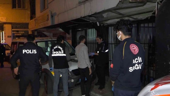 Husumetlisini Balkonda Görünce Kurşun Yağdırdı, 2 Kişi Yaralandı