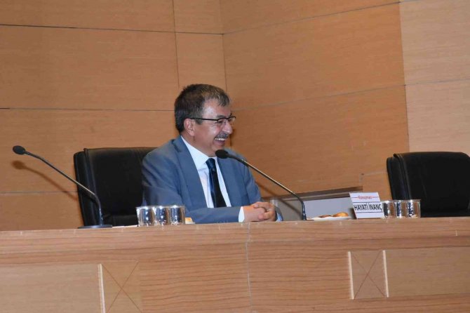 Anadolu Adliyesinde Şiir Gibi Konferans