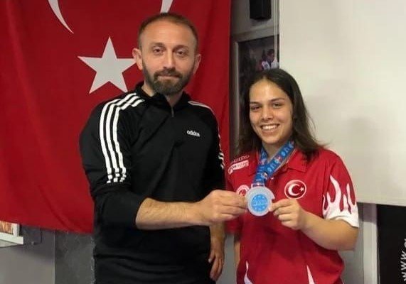 Dünya İkincisi Oldu