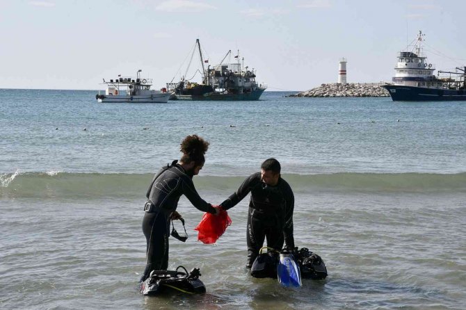 Kuşadası Sahillerinde ’Daha Güzel Bir Dünya İçin’ Temizlik