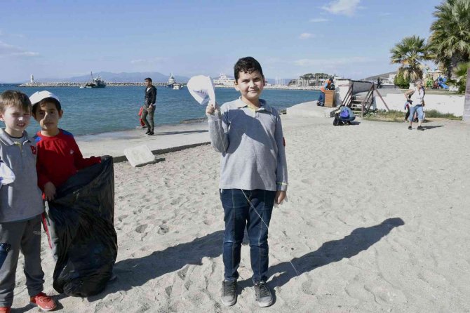Kuşadası Sahillerinde ’Daha Güzel Bir Dünya İçin’ Temizlik