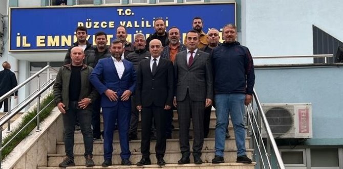 Emniyet Müdürüne Teşekkür Plaketi