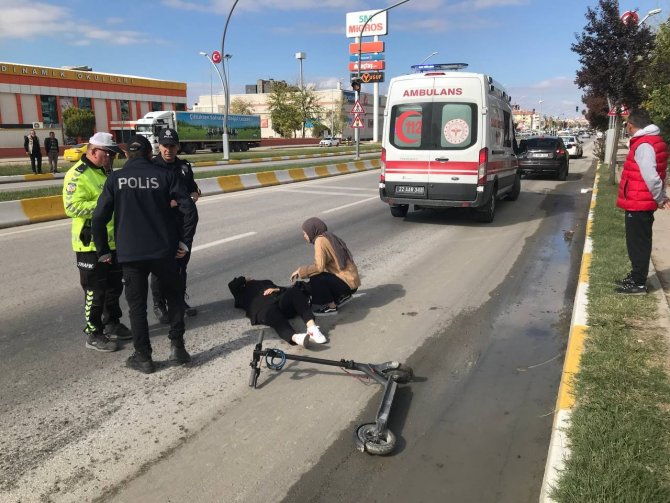 Scooterdan Düşen Öğrenci Yaralandı