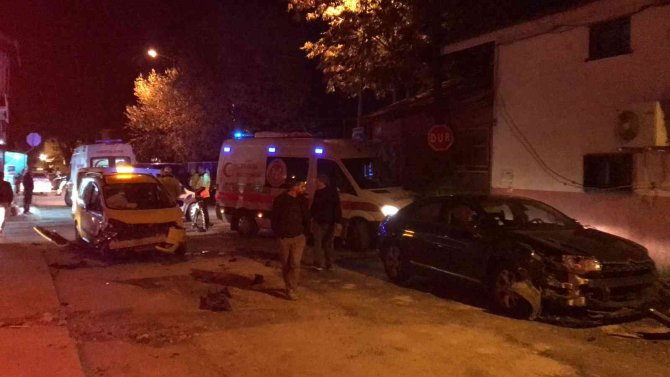 Edirne’de Trafik Kazası: 2 Yaralı