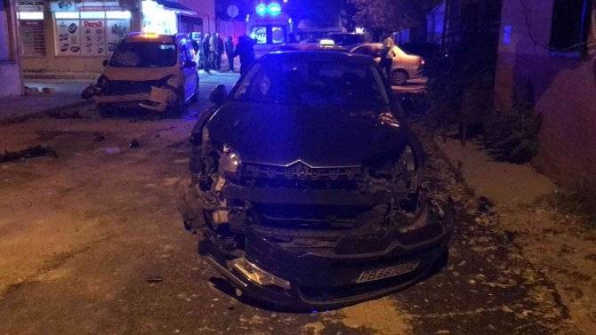 Edirne’de Trafik Kazası: 2 Yaralı