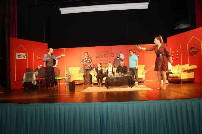 "Kurtar Beni Damat" Vatandaşları Kahkahaya Boğacak