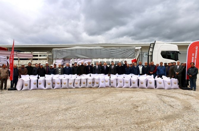 810 Çiftçiye 247 Ton Tohum Desteği Verildi