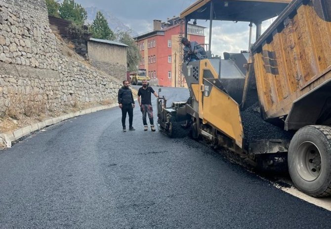 Vali Akbıyık: “2022 Yılı İçerisinde 25 Kilometre Asfalt Yaptık”