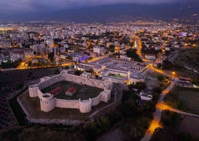 Sokullu Mehmet Paşa Külliyesi Geceleri De Rengarenk