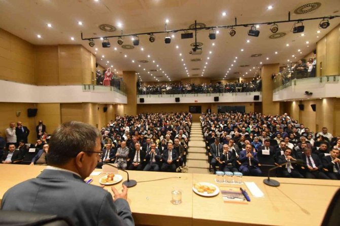 Anadolu Adliyesinde Şiir Gibi Konferans