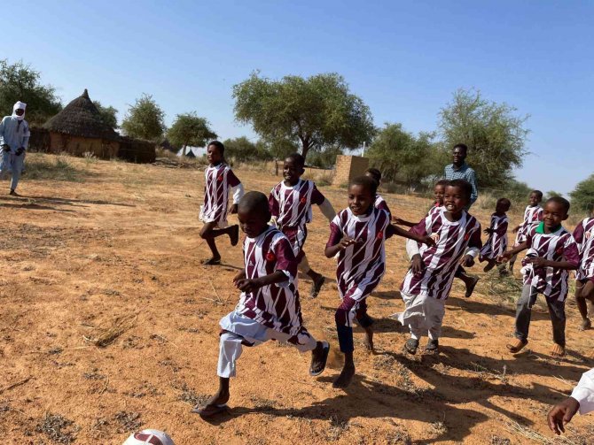 İ̇negölspor’dan Sudanlı Çocuklara Jest