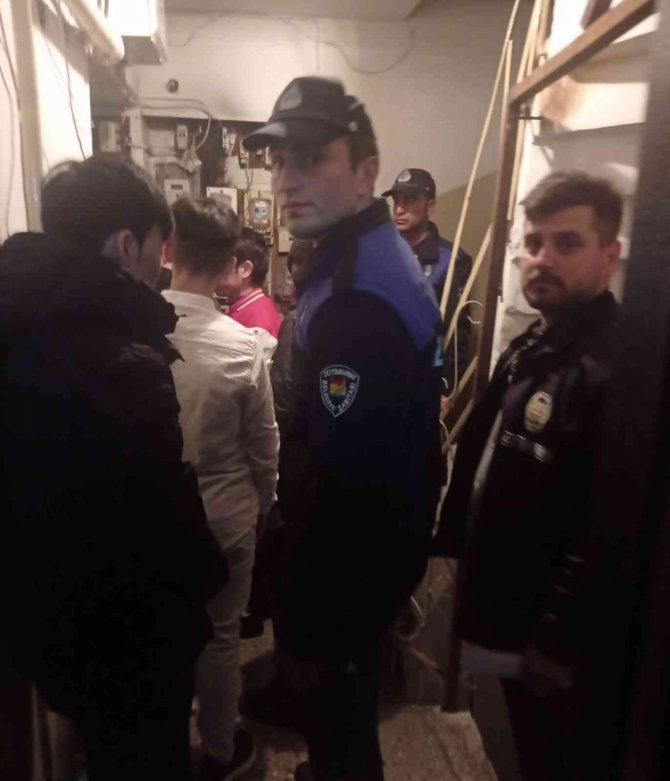 Zeytinburnu’nda Günlük Kiralık Daire Denetimi: 85 Düzensiz Göçmen Yakalandı
