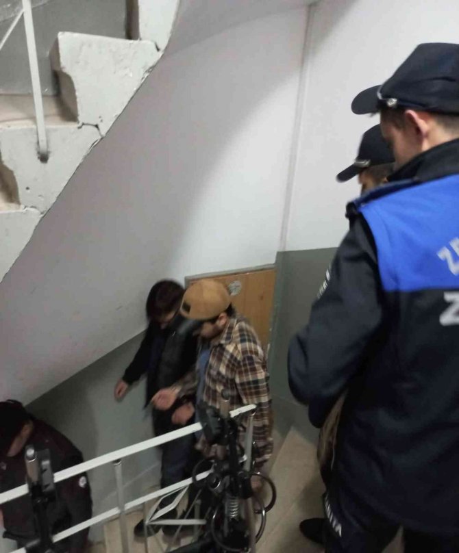 Zeytinburnu’nda Günlük Kiralık Daire Denetimi: 85 Düzensiz Göçmen Yakalandı