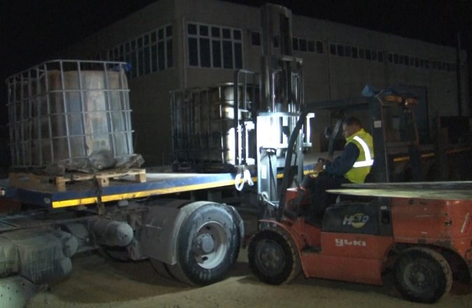 İ̇zmir’de Ele Geçirilen 1 Milyon Litre Karışımlı Akaryakıt, İmha Edilmek Üzere Taşınıyor
