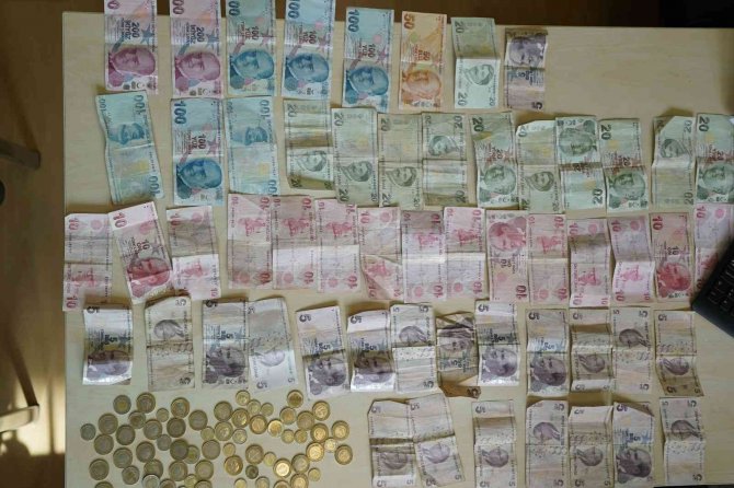 3 Saatte Bin 555 Lira Toplayan "Banker Arif"in Dilenerek Kazandığı Para Kamuya Aktarıldı