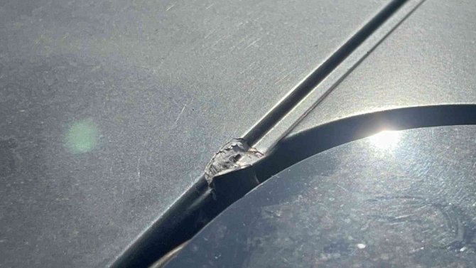 Yorgun Mermi Bu Kez Arabanın Tavanına İsabet Etti