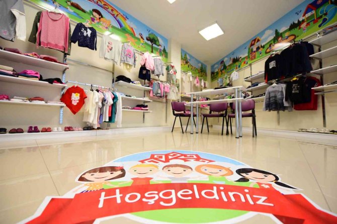 Karesi Belediyesi İhtiyaç Sahiplerini Yalnız Bırakmıyor