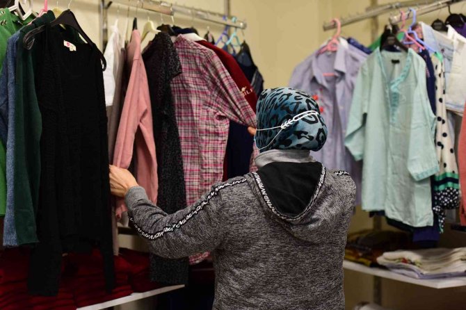 Karesi Belediyesi İhtiyaç Sahiplerini Yalnız Bırakmıyor