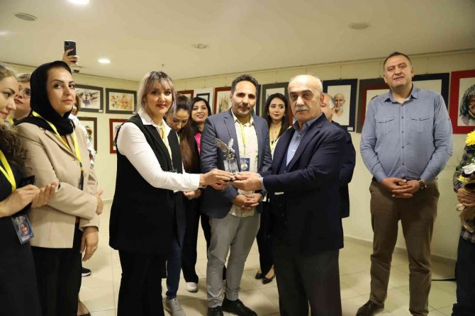 Kartal’da, İ̇ranlı Kadın Sanatçıların ’Mehregan’ Sergisi Kapılarını Açtı