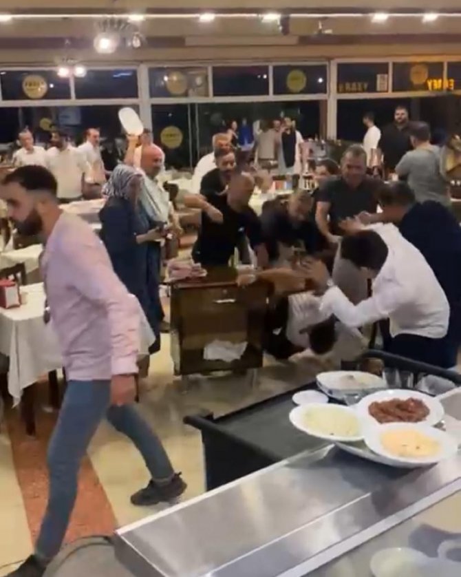 ’İ̇stek Şarkı’ Kavgasında Müşterinin Kafasında Sandalye Kırdılar