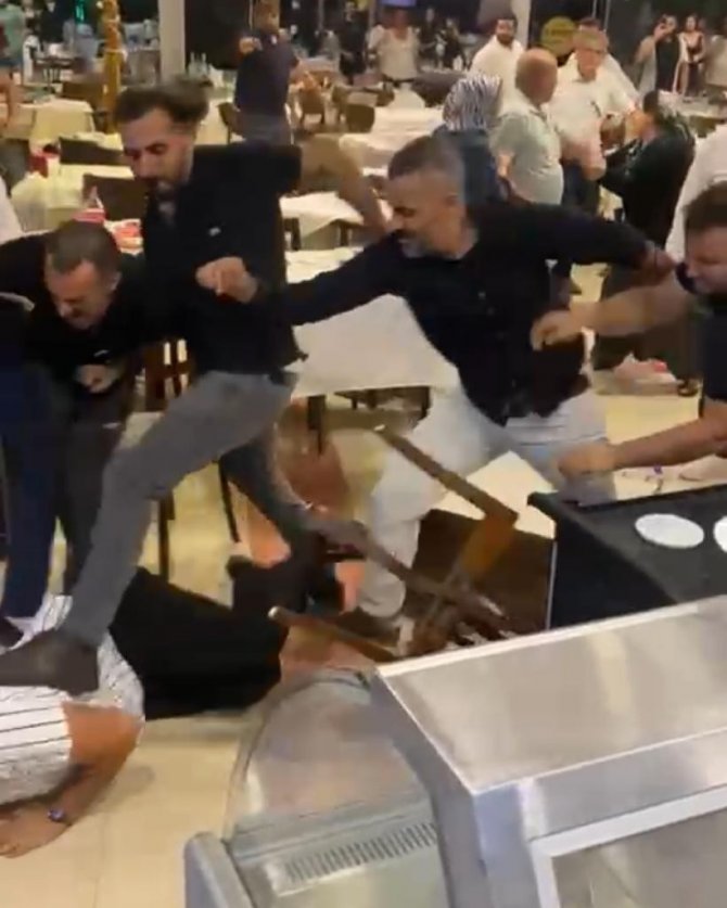 ’İ̇stek Şarkı’ Kavgasında Müşterinin Kafasında Sandalye Kırdılar