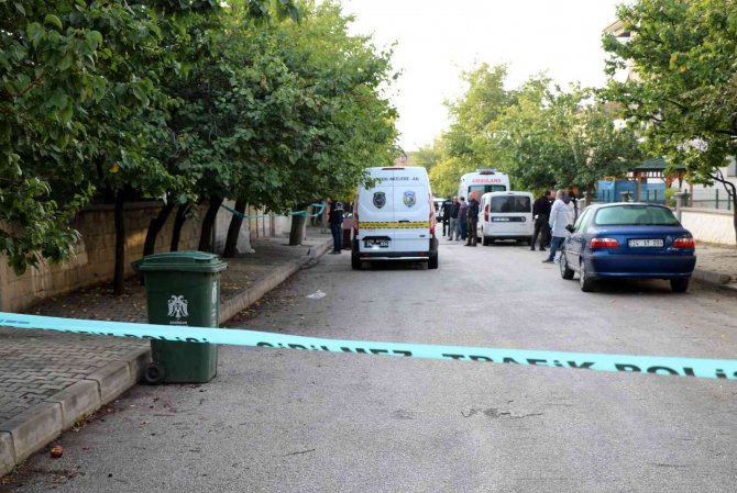 Simit Satıcısı Evinde Ölü Bulundu
