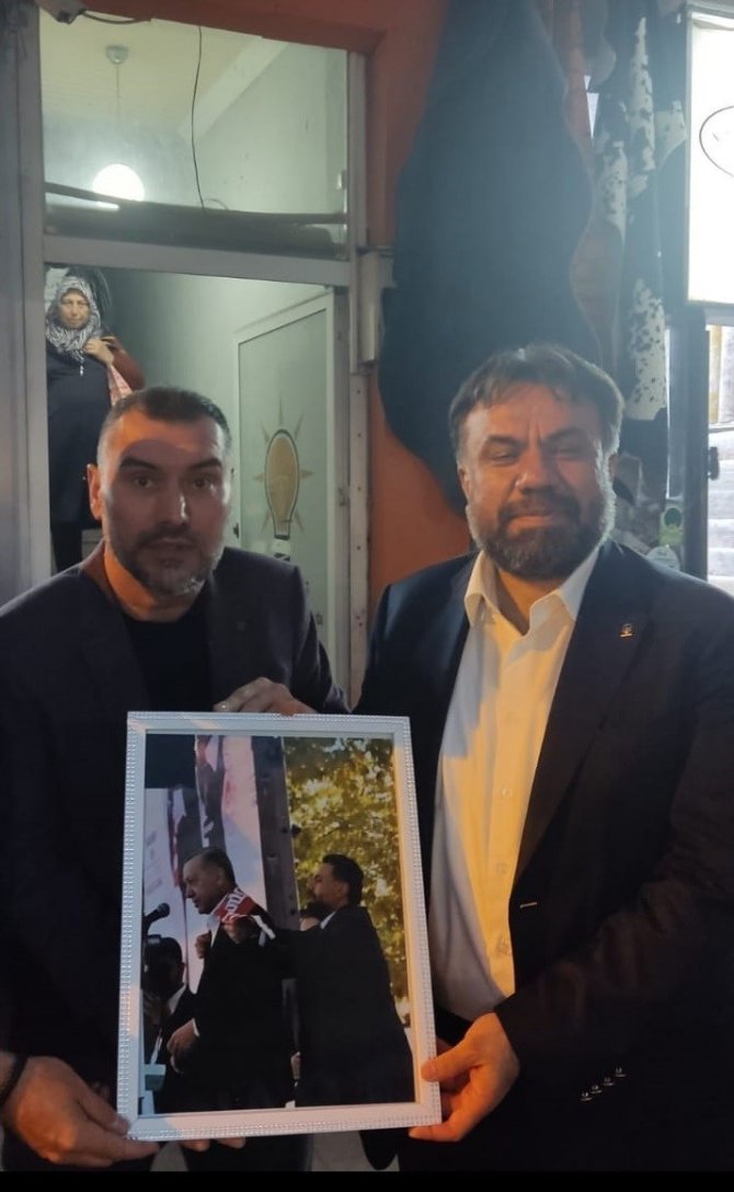 Ayvalık’ta Ak Parti İ̇l Başkanı Başaran’a Anlamlı Jest