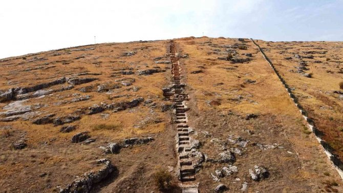 ‘Sonsuzluk Merdiveni’ Kazısı Uzadıkça Uzuyor