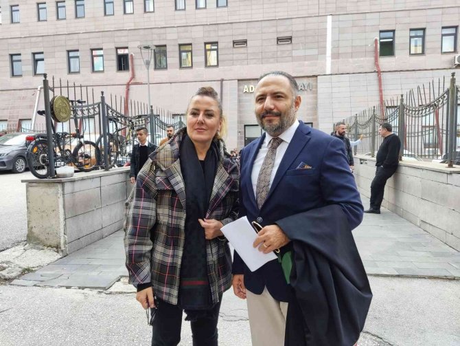 ‘Nitelikli Dolandırıcılık’ Suçundan Yargılanan Safiye Soyman Ve Faik Öztürk’e Beraat