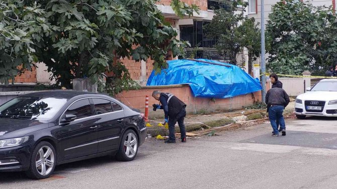 Eşiyle Boşanma Davası Devam Eden Şahıs Sokakta Kendini Vurdu