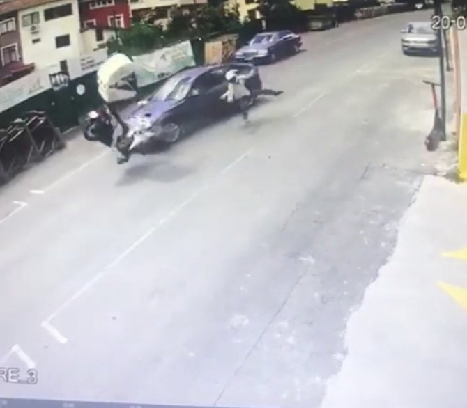 Sarıyer’de Feci Kaza Kamerada: Motosikletli Kurye Ölümden Döndü
