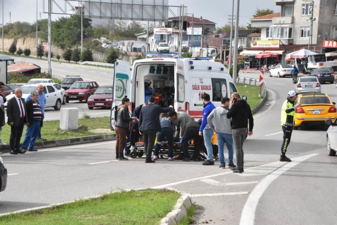 Refüje Çarpan Motosiklet Sürücüsü Yaralandı