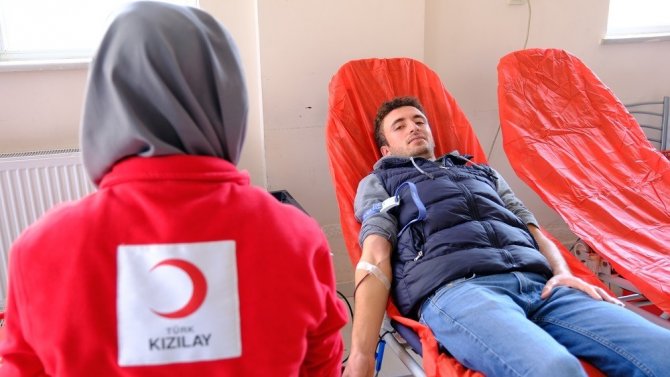 Üniversiteli Öğrenciler Kan Bağışında Bulundu