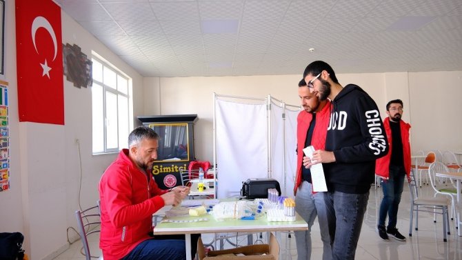 Üniversiteli Öğrenciler Kan Bağışında Bulundu
