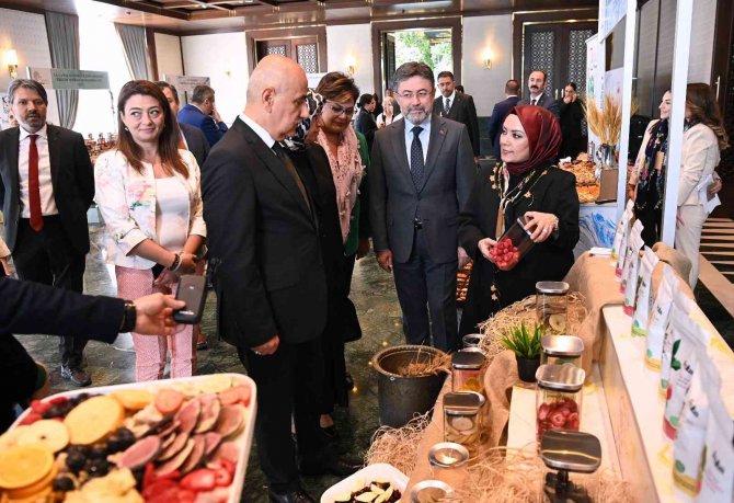 Bakan Kirişci: “280 Bin 643 Kadın Çiftçimize Yaklaşık 10 Milyar Liralık Destek Sağladık”