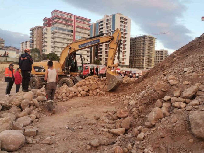 İ̇zmir’de Bir Garip Olay: Tüm Ekipleri Seferber Etti, Gerçek Hayal Çıktı