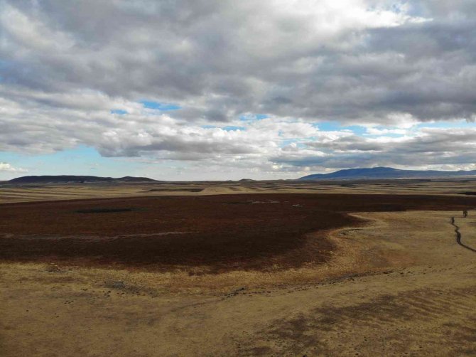 Kuruyan Kuyucuk Gölü Sessizliği Büründü