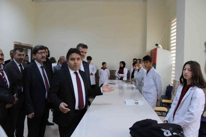 Kamu Kurumları İçin Öğrenciler Günlük 15 Bin Ekmek Üretiyor