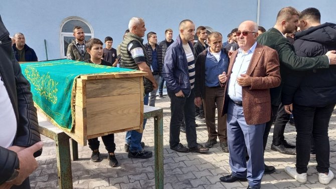 Ağaçtan Düşerek Ölen Muhtar Son Yolculuğuna Uğurlandı