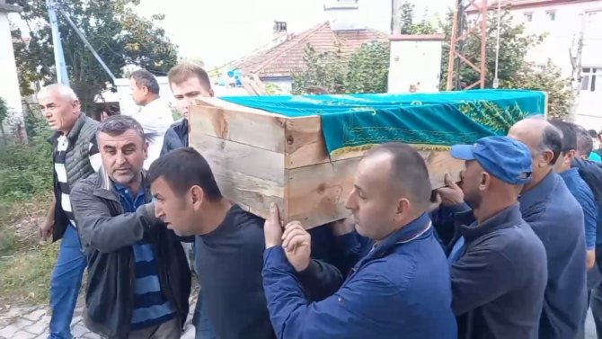 Ağaçtan Düşerek Ölen Muhtar Son Yolculuğuna Uğurlandı