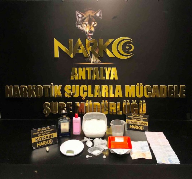 Antalya’da Sokak Satıcılarına Operasyon: 6 Gözaltı