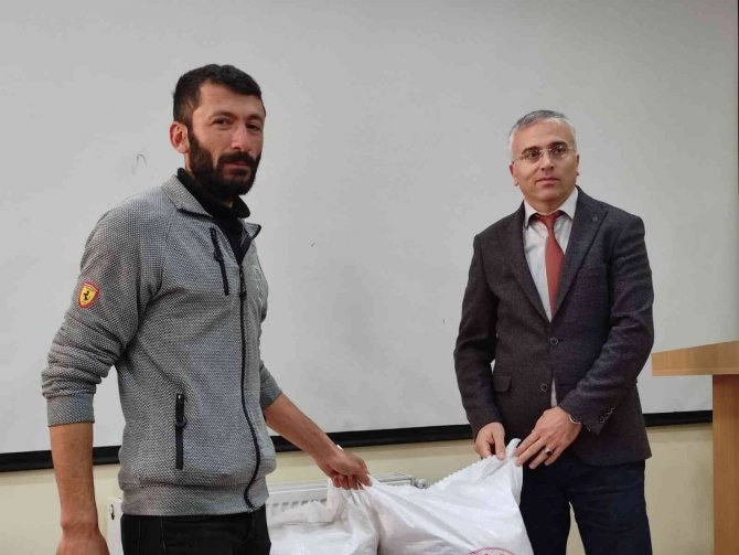 Ardahanlı Çiftçilere Kavılca Buğdayı Tohumu Ve Arı Kovanı Dağıtıldı