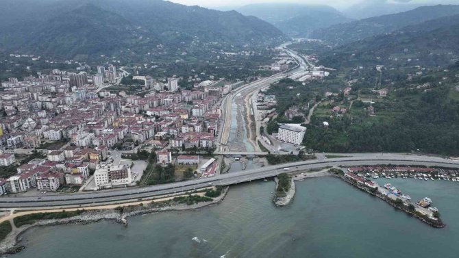 Artvin’de Kabisre Deresi Ve Yan Kollarının Taşkın Kontrolü Çalışmaları Devam Ediyor